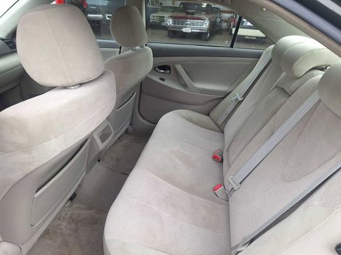 Used 2010 Toyota Camry LE FWD image 9