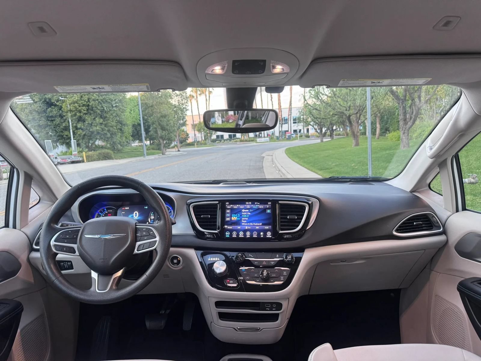 Used 2019 Chrysler Pacifica Touring Plus FWD image 14