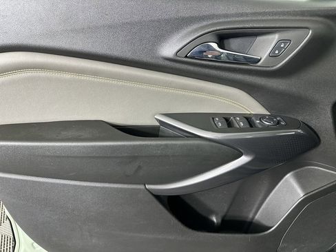 Used 2025 Chevrolet Trax ACTIV w/ Sunroof Package FWD image 24
