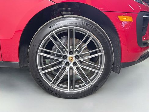 Certified 2026 Porsche Macan AWD/4WD image 14