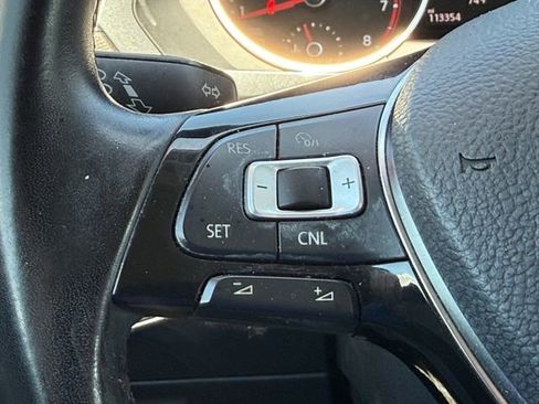 Used 2018 Volkswagen Tiguan SE image 23