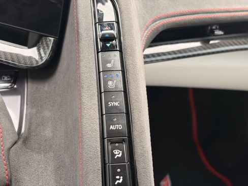 Used 2023 Chevrolet Corvette Stingray Premium Cpe w/ Z51 Performance Package RWD image 16