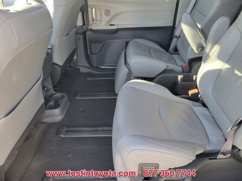 Certified 2023 Toyota Sienna Limited image 11