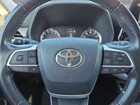 Used 2022 Toyota Highlander LE image 24