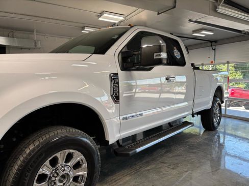 Used 2019 Ford F250 XLT w/ XLT Premium Package AWD/4WD image 4