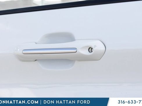 Used 2020 Ford Explorer Platinum w/ Premium Technology Package AWD/4WD image 32