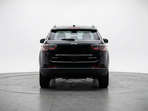 Used 2025 Jeep Compass Latitude AWD/4WD image 7