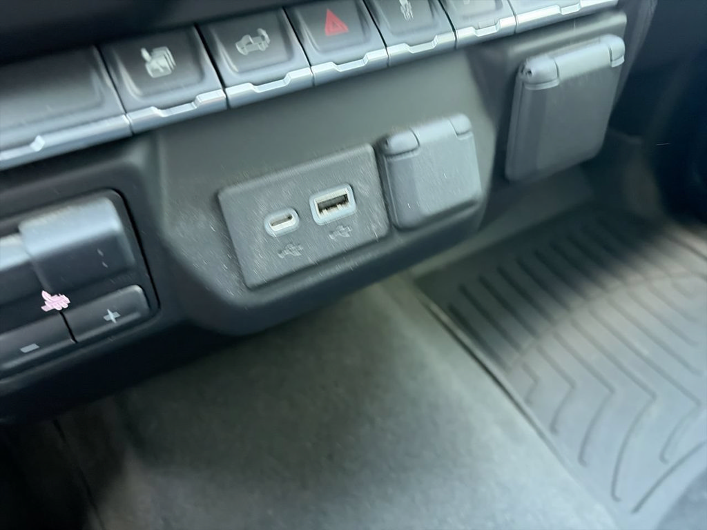 Used 2022 Chevrolet Silverado 2500 Custom w/ Custom Value Package AWD/4WD image 19