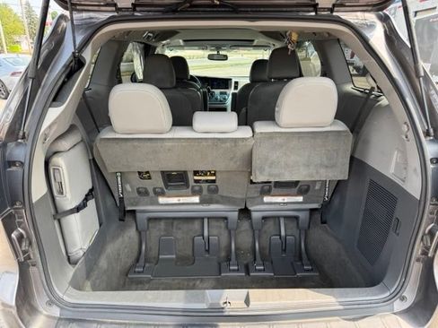 Used 2017 Toyota Sienna XLE w/ XLE Navigation Package FWD image 25