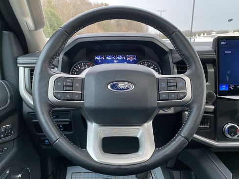 Used 2024 Ford Expedition Max XLT image 19