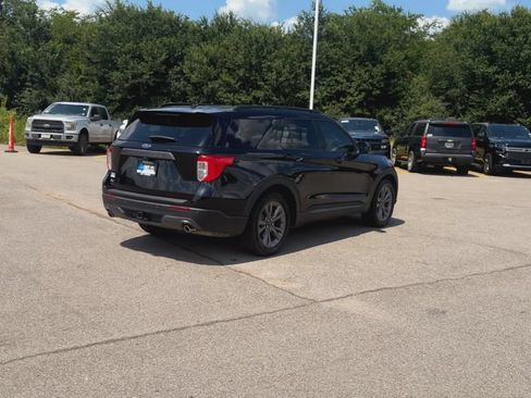 Used 2023 Ford Explorer XLT w/ Equipment Group 202A RWD image 8