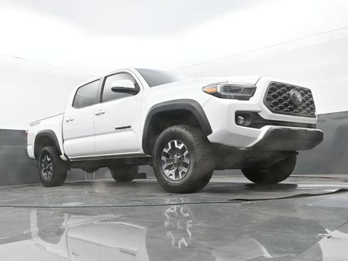 Used 2023 Toyota Tacoma TRD Off-Road w/ Black Out Package (TMS) AWD/4WD image 9