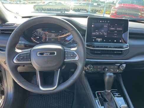 Used 2024 Jeep Compass Trailhawk image 8