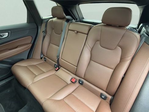 Used 2023 Volvo XC60 B5 Plus FWD image 18