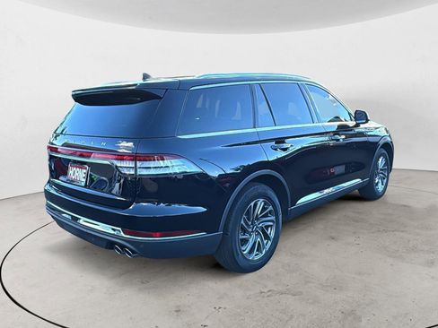 Used 2023 Lincoln Aviator Standard w/ Class IV Trailer Tow Package image 5