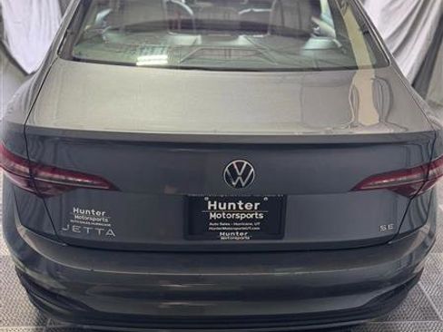 Used 2024 Volkswagen Jetta SE FWD image 6