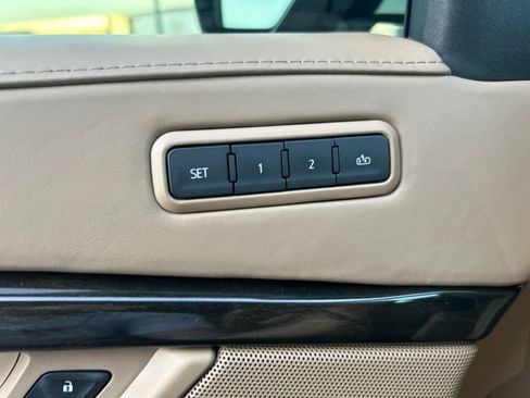 Used 2020 Cadillac Escalade Platinum AWD/4WD image 16