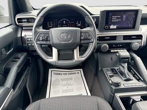 Used 2025 Toyota 4Runner SR5 AWD/4WD image 22