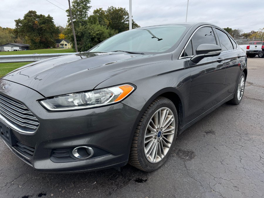Used 2015 Ford Fusion SE w/ Equipment Group 202A FWD image 9