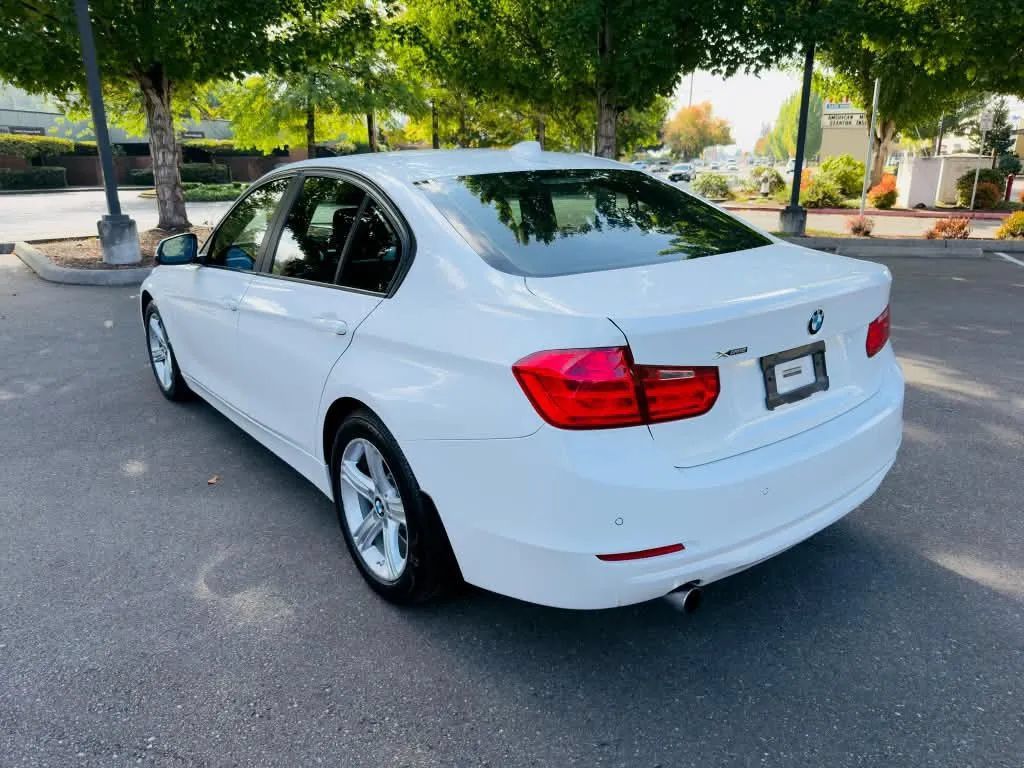 Used 2015 BMW 320i xDrive Sedan AWD/4WD image 3