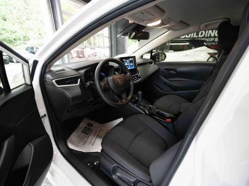 Used 2022 Toyota Corolla LE FWD image 8