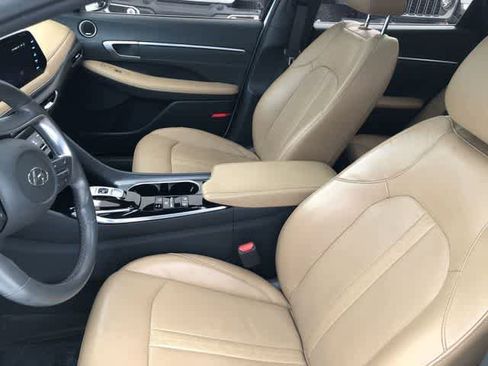 Used 2021 Hyundai Sonata Limited w/ Preferred Accessory Package image 11