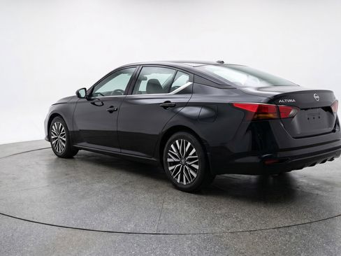 Used 2025 Nissan Altima 2.5 SV FWD image 6