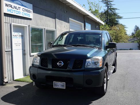 Used 2005 Nissan Titan XE image 2