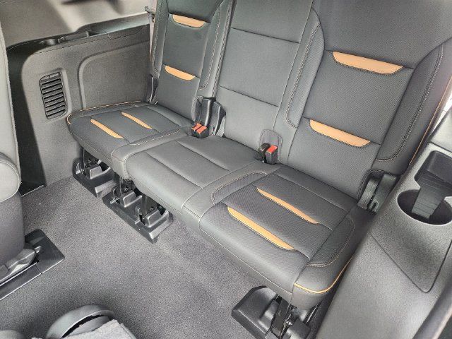 Used 2024 GMC Yukon XL AT4 AWD/4WD image 31
