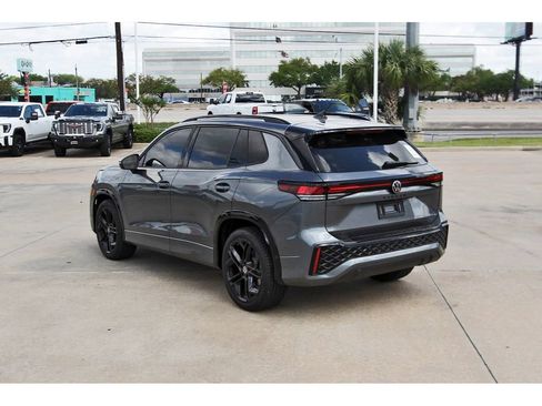 Used 2025 Volkswagen Tiguan SE R-Line image 4