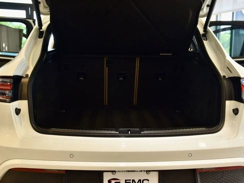 Used 2024 Porsche Macan AWD/4WD image 22