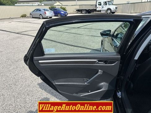 Used 2016 Volkswagen Passat 1.8T SE w/ Lighting Package (P06) FWD image 30
