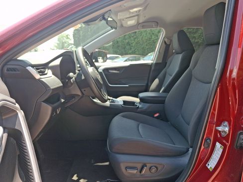 Used 2025 Toyota RAV4 XLE AWD/4WD image 14