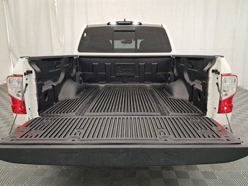 Used 2023 Nissan Titan SV RWD image 5