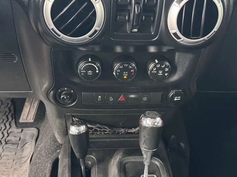 Used 2014 Jeep Wrangler Unlimited Rubicon w/ Connectivity Group AWD/4WD image 13