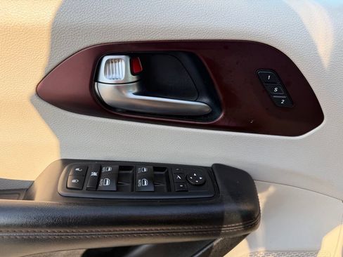 Used 2020 Chrysler Pacifica Limited FWD image 15