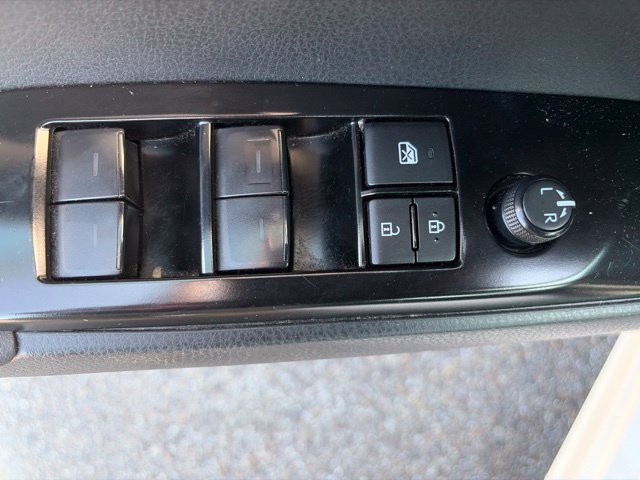 Used 2025 Toyota Camry SE FWD image 16