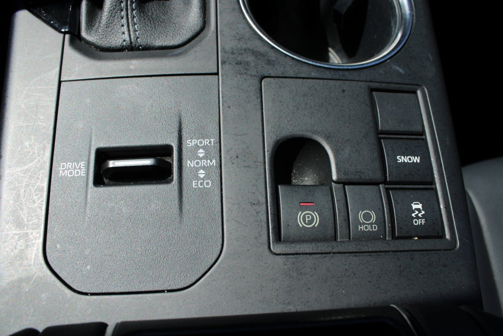 Used 2023 Toyota Highlander XLE FWD image 22