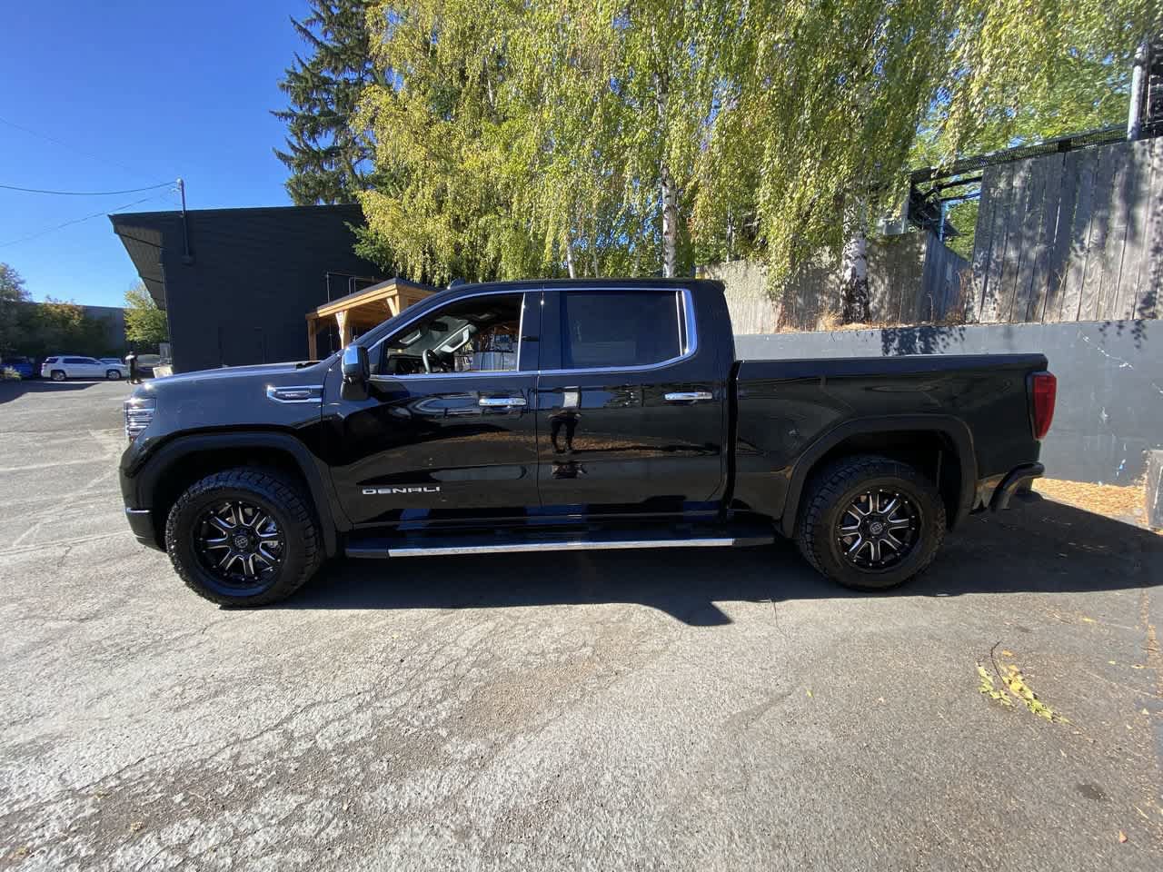Used 2025 GMC Sierra 1500 Denali w/ Denali Carbonpro Edition AWD/4WD image 3