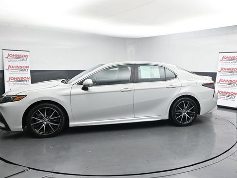 Used 2023 Toyota Camry SE image 5