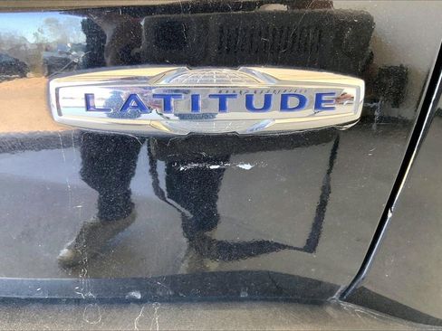 Used 2019 Jeep Renegade Latitude image 9