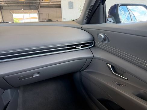 Used 2025 Hyundai Elantra SEL FWD image 33