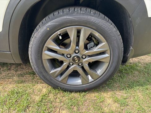 Used 2021 Kia Seltos LX image 5