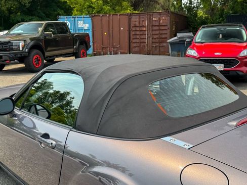 Used 2006 MAZDA MX-5 Miata Sport w/ Suspension Pkg RWD image 32