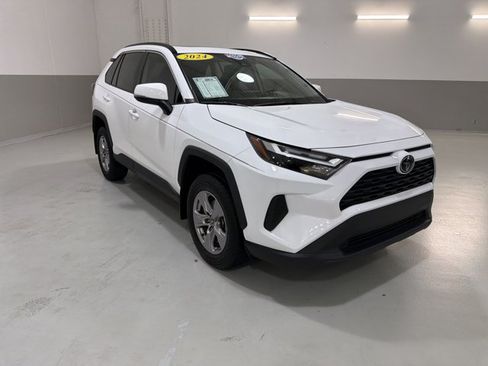 Used 2024 Toyota RAV4 XLE w/ Convenience Package FWD image 4