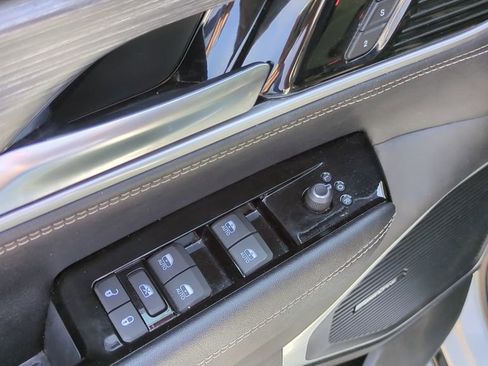 Used 2024 Jeep Wagoneer Series II w/ Flexible Seating Group image 13