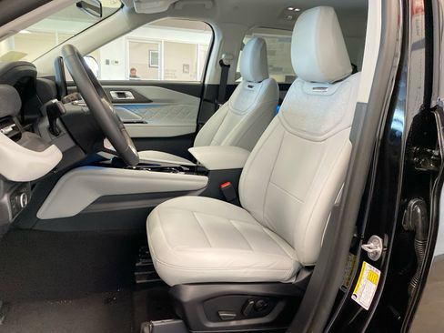 New 2026 Ford Explorer Platinum w/ LUX Leather Package AWD/4WD image 23