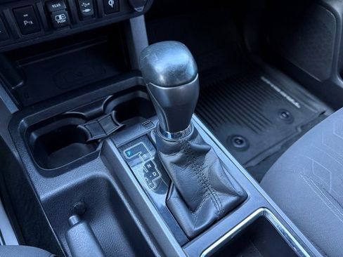 Used 2018 Toyota Tacoma TRD Off-Road image 29