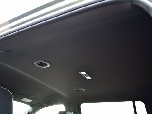 Used 2023 Chevrolet Suburban Premier image 27