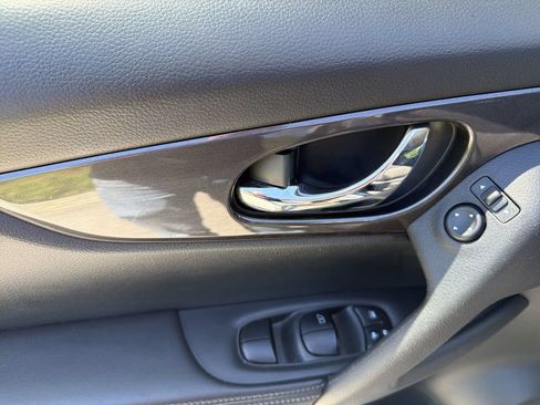 Used 2019 Nissan Rogue S w/ Special Edition Package AWD/4WD image 15